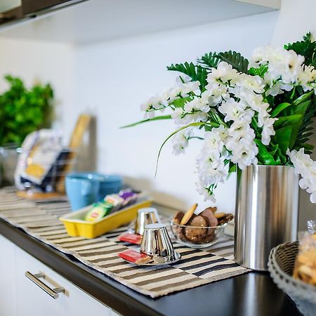 Margherita'S Apartment Салерно Екстериор снимка