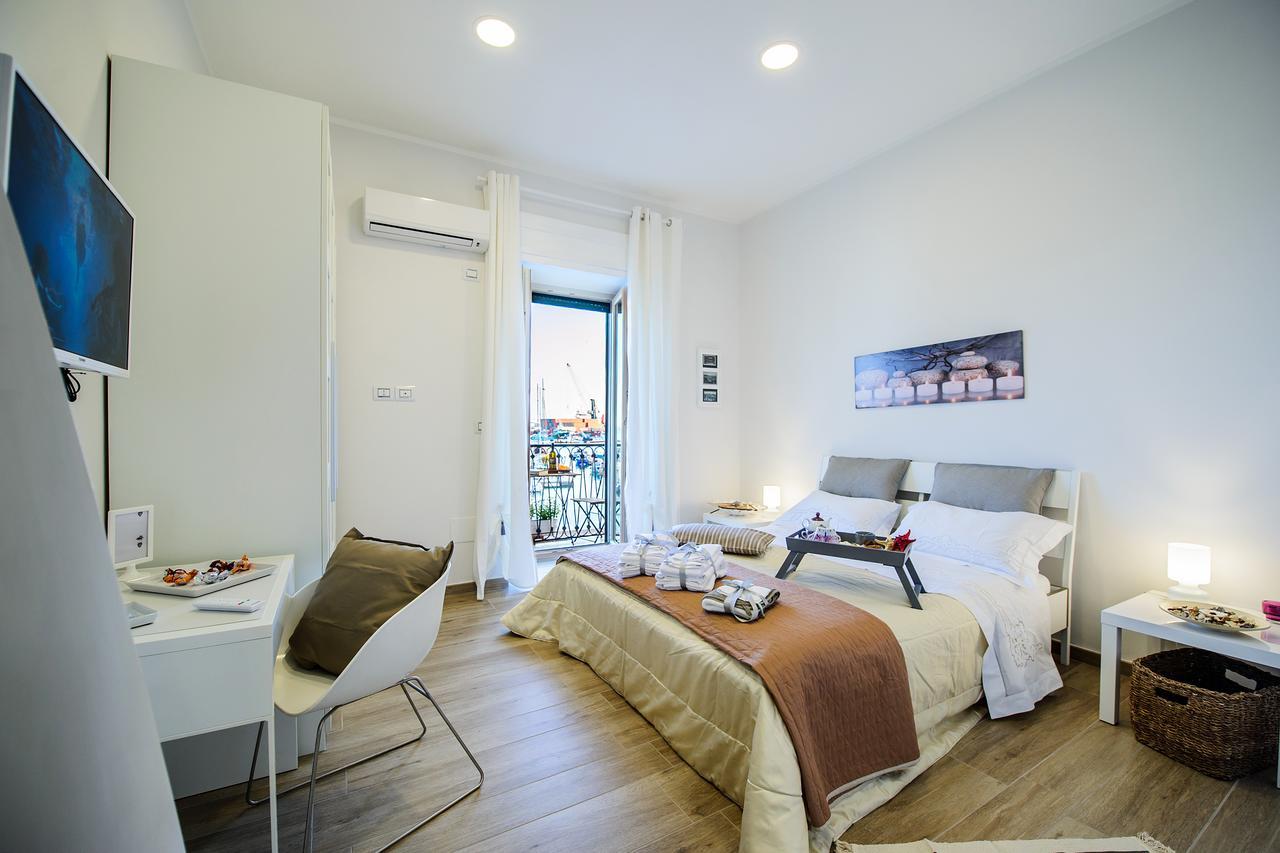 Margherita'S Apartment Салерно Екстериор снимка