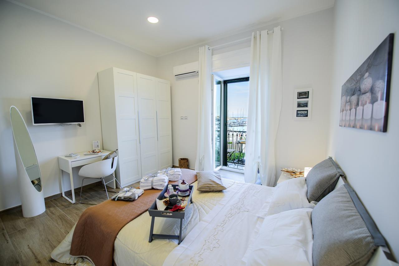 Margherita'S Apartment Салерно Екстериор снимка