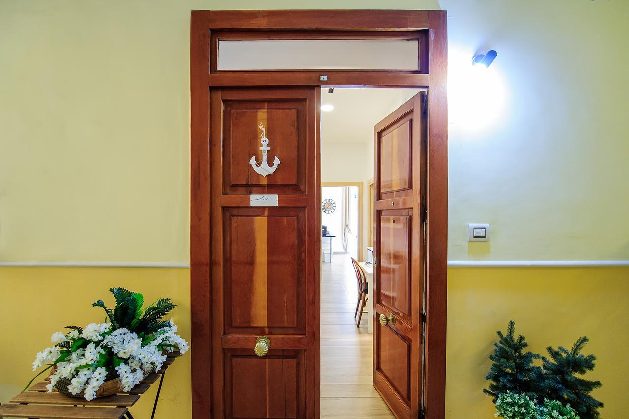 Margherita'S Apartment Салерно Екстериор снимка