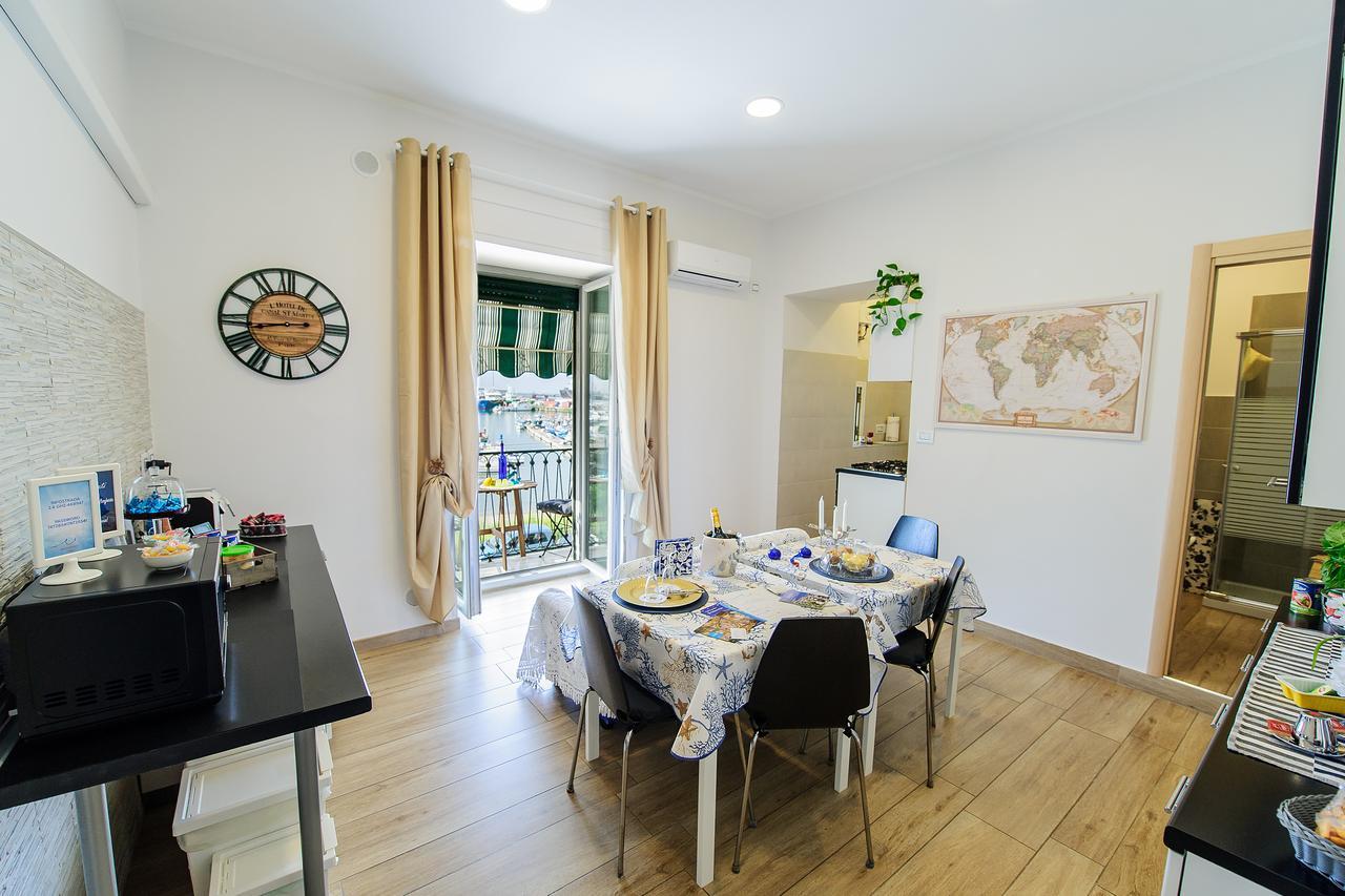 Margherita'S Apartment Салерно Екстериор снимка