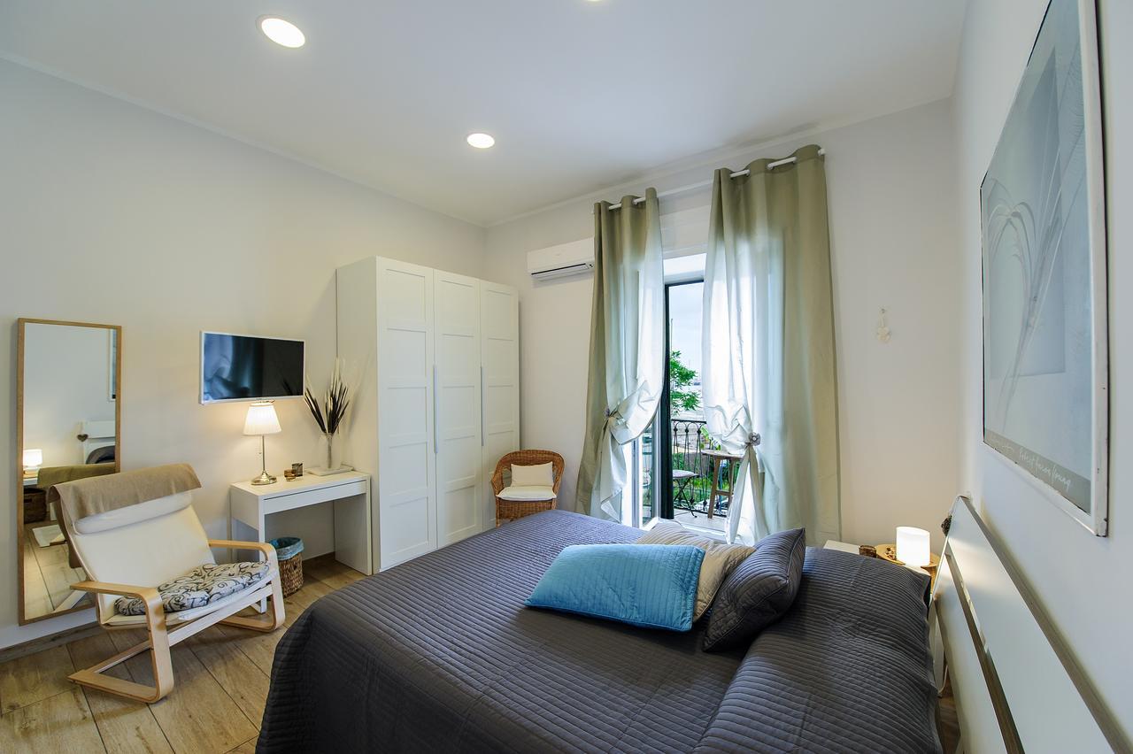 Margherita'S Apartment Салерно Екстериор снимка