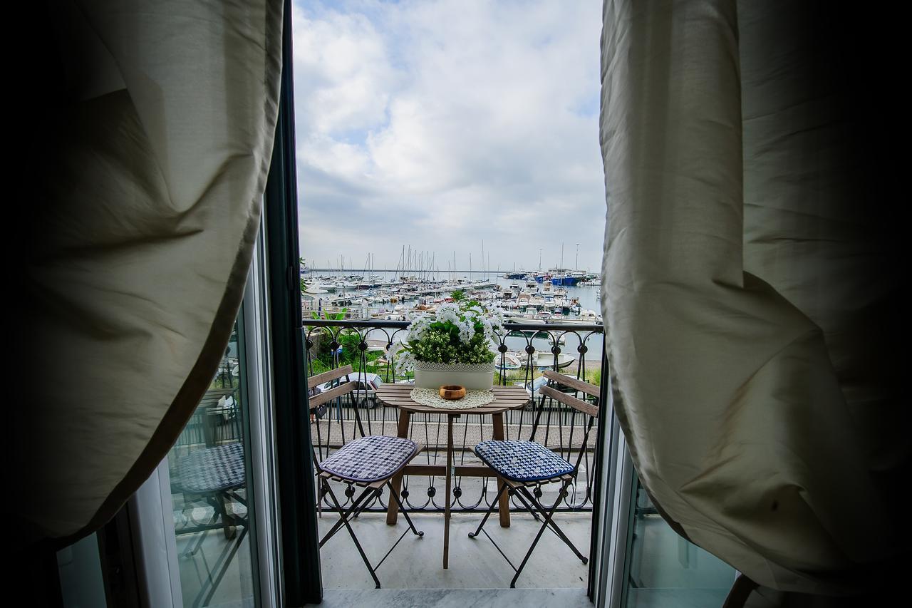 Margherita'S Apartment Салерно Екстериор снимка