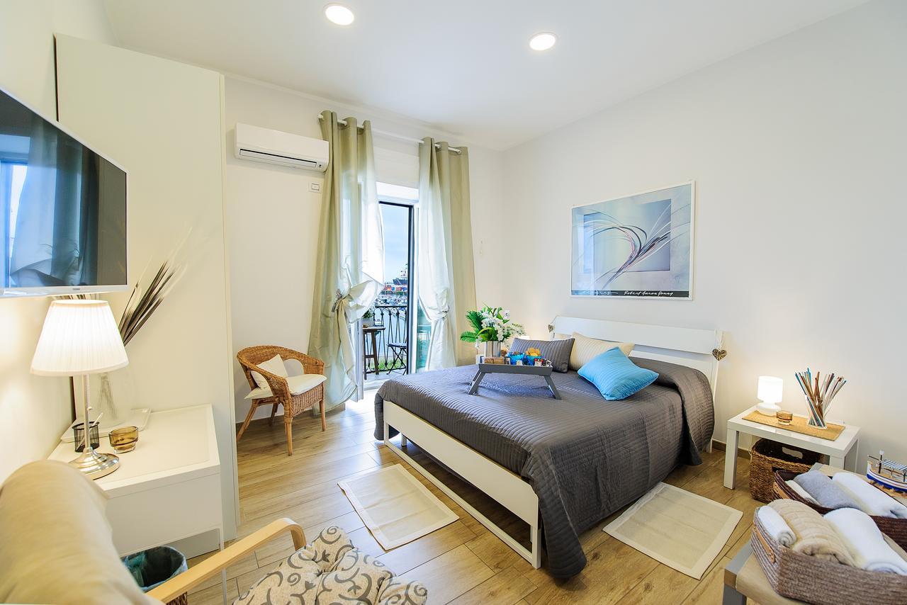 Margherita'S Apartment Салерно Екстериор снимка